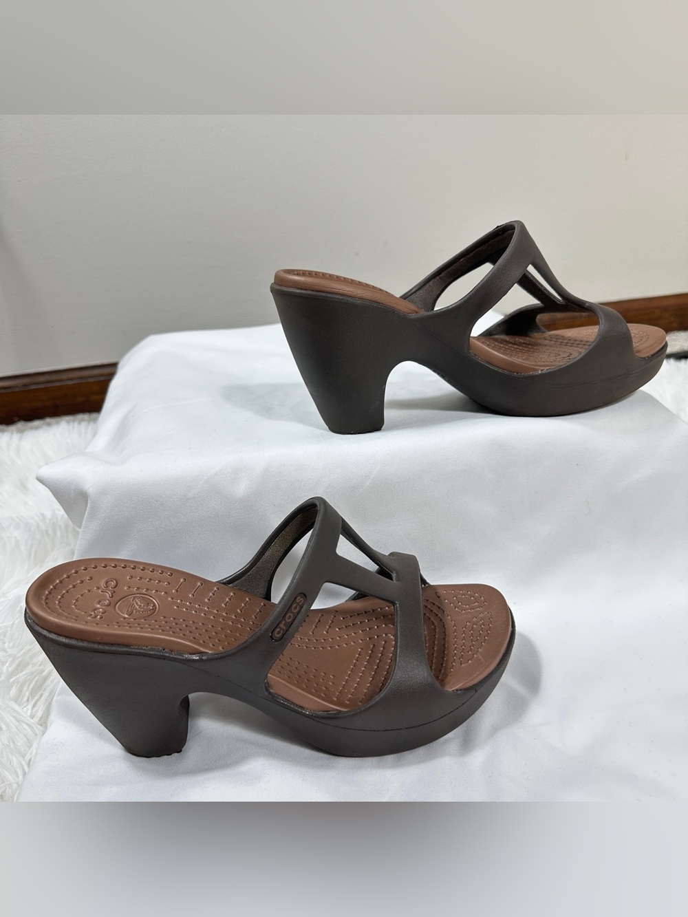 Crocs Sandals Cyprus II Womens Size 6 Brown Chunky Heels Slip-On Comfort Shoes - Picture 2 of 11